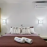 Villa George Santorini