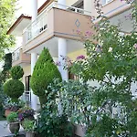 Roula Rooms