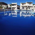 Island House Hotel