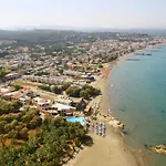 Nikos Apartments
