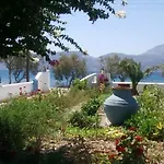 Moustakas Apartments
