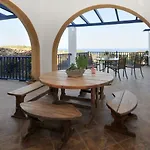 Akrotiri Hotel