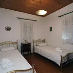 Akrotiri Hotel