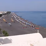 Kamari Blue Boutique Hotel
