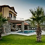 Villa St. Nicolas & Theano