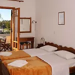 Idomeneas Apartments & Studios
