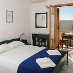 Idomeneas Apartments & Studios