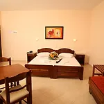Kouros Hotel