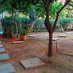 Garden Apartment Next To The Beach
