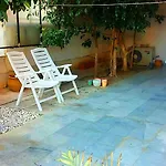 Garden Apartment Next To The Beach