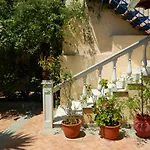 Logara\'S Apartments