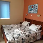 Nikos Apartments