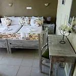 Foteini Rooms