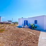 Sifnos- Spacious 2-Bedroom House With Fantastic Yard!