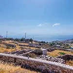 Sifnos- Spacious 2-Bedroom House With Fantastic Yard!