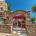 Sellada Apartments