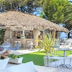 Socrates Plaza Hotel