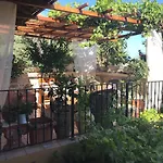 George & Alexandra\'S Apartments