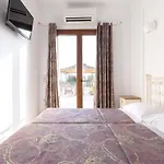 Ariadne Apartment In Plaka Beach