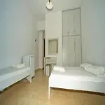 Leonidas Studios & Apartments
