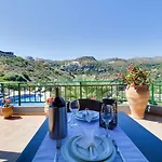 Erivolos Studios & Apartments