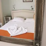 Esperida Rooms & Studios