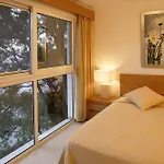 Cape Kanapitsa Hotel & Suites