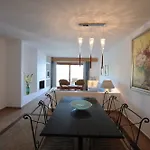 Cape Kanapitsa Hotel & Suites
