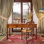 Country Club Hotel & Suites