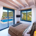 Villa Alma Lefkada- Sea Front Villa