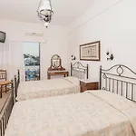 Yalos Rooms