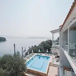 Elena Apt