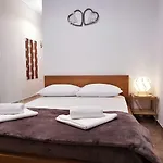 A-George Apartments By The Sea And Airport