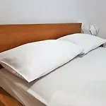 A-George Apartments By The Sea And Airport