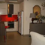 Quiet Bright House Next To The Sea In Lagonisi