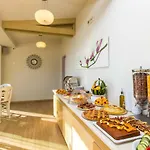Manos Palace