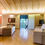 Nepheli Hotel
