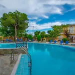 Splash II Studios & Pool Access