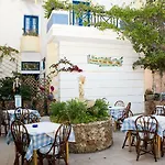 Uncle George Studios By Estia