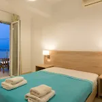Socrates Apartments & Restaurant