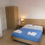 Socrates Apartments & Restaurant