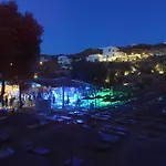 Super Paradise Apartments