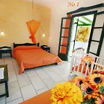 Studios Vrettos Beachfront Hotel