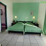 Studios Vrettos Beachfront Hotel