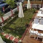 Adriani Inn