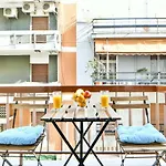 Fresh & Renovated Apartment Next To Metro Station