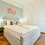 Fresh & Renovated Apartment Next To Metro Station