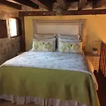 George & Alexandra\'S Apartments