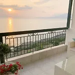 Colours Seaview Apartment