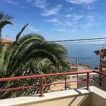 Savva\'S Surf House